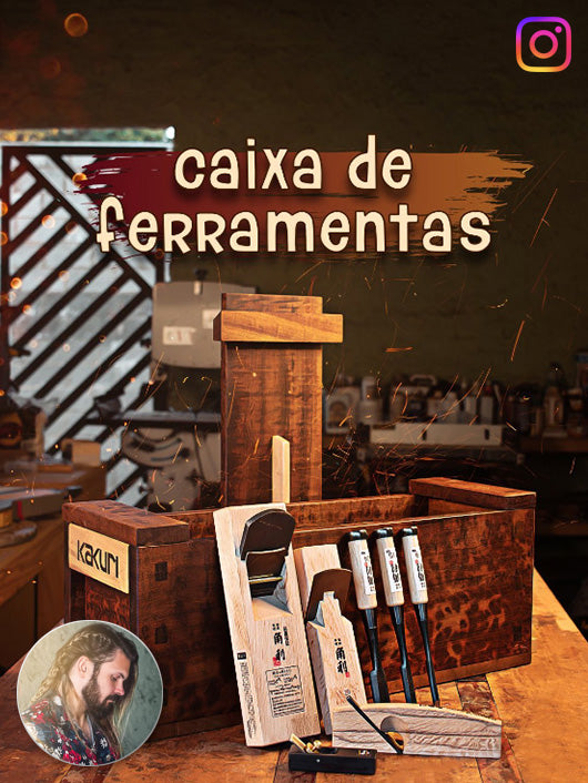 Kakuri tools neatly arranged in a wooden tool box, with the text 'caixa de ferramentas.'